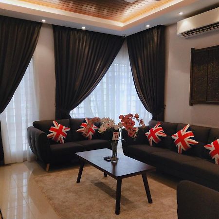 Sea Lion Kuala Selangor Semi-Detached Homestay Exterior photo